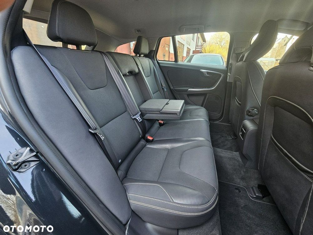 Volvo V60 D4 R-Design Momentum - 13