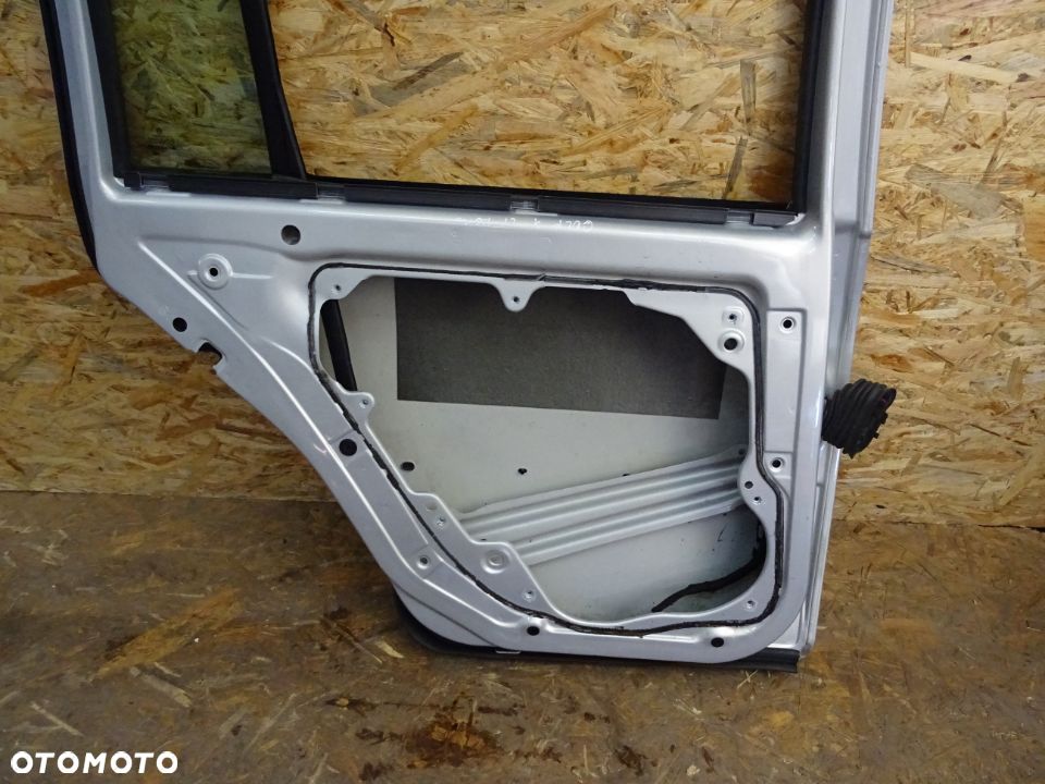 DRZWI LEWY TYŁ LEWE TYLNE VW GOLF IV KOMBI LAK: LB7Z - 6