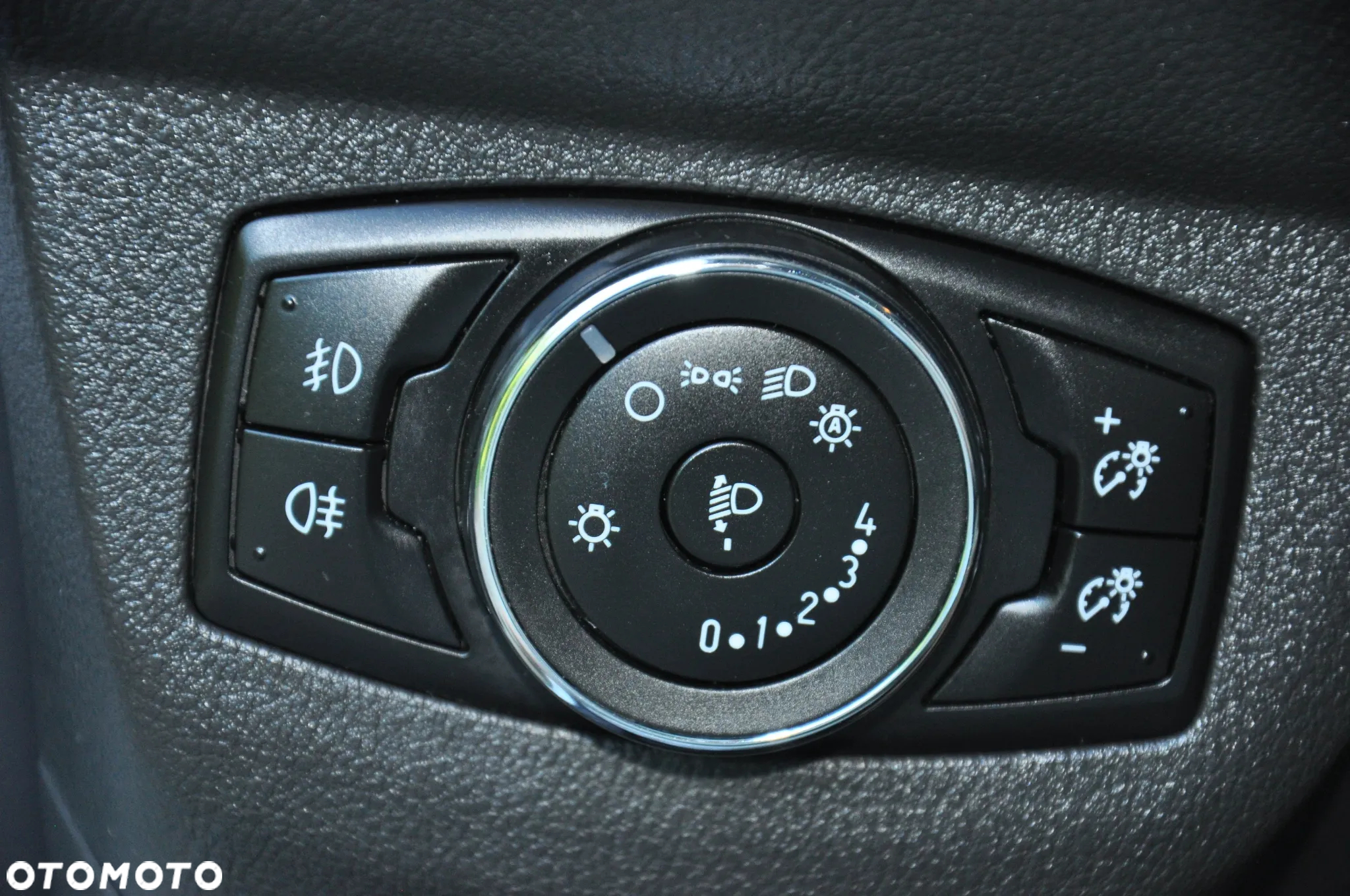 Ford Tourneo Courier - 24