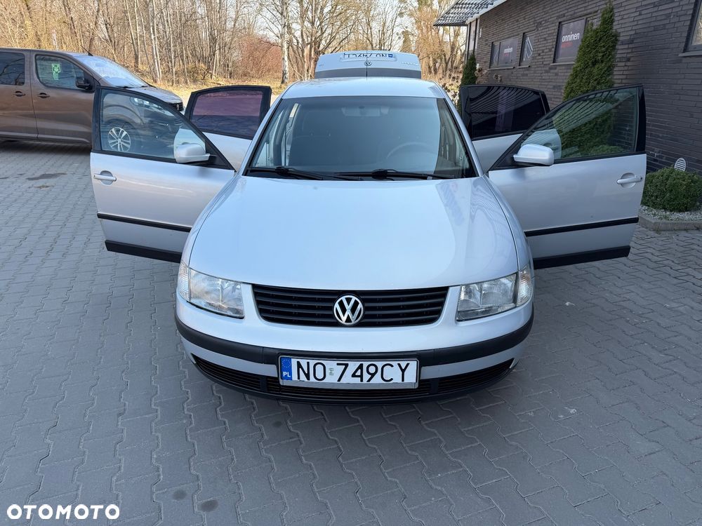 Volkswagen Passat 1.8 - 8