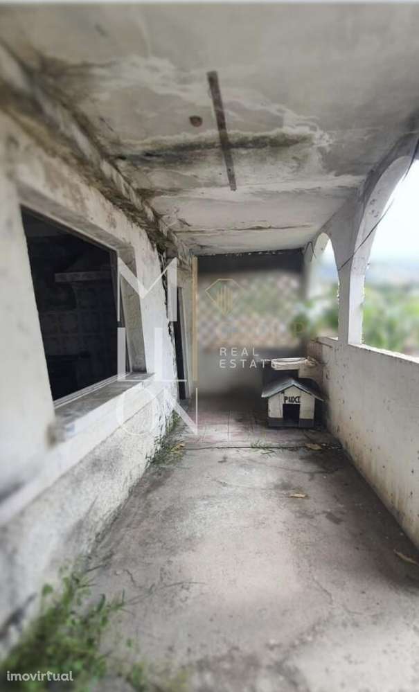 Moradia T2 para reabilitação total, localizada na zona de Santo Antóni - Grande imagem: 5/6