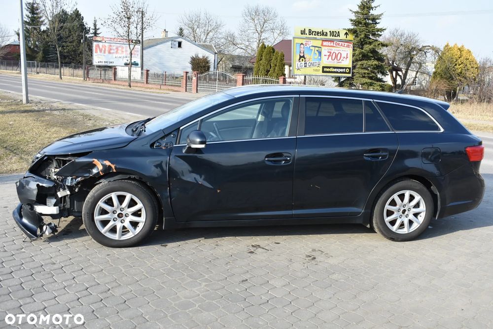 Toyota Avensis 2.0 D-4D Comfort - 3