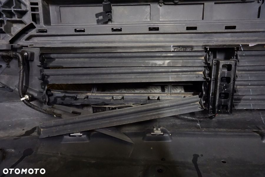 CHRYSLER PACIFICA 2017 - 2020 Zderzak Przód Przedni Kratka Roleta USA - 15