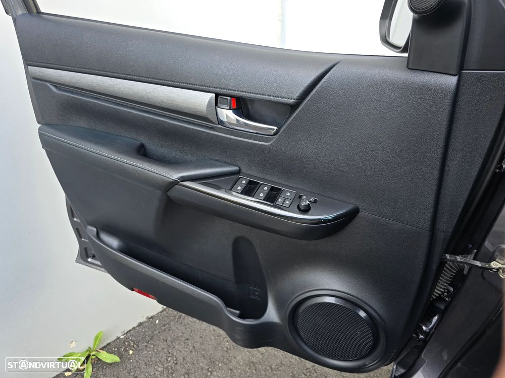 Toyota Hilux 2.8 D-4D 4WD Invincible TA - 34