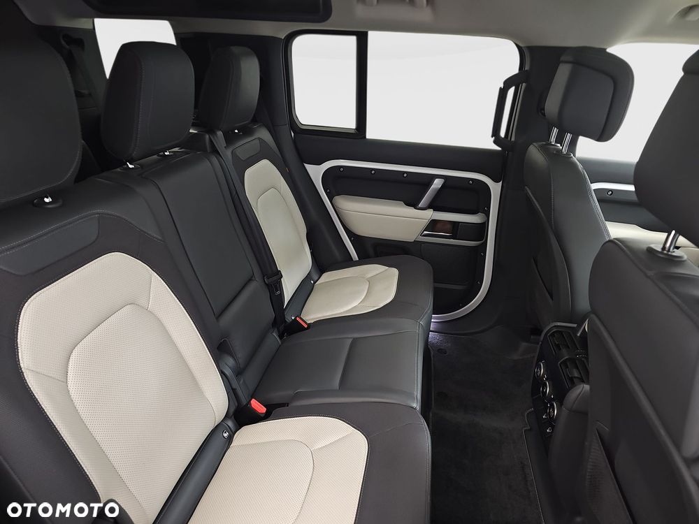 Land Rover Defender 3.0 D300 mHEV X-Dynamic HSE - 38