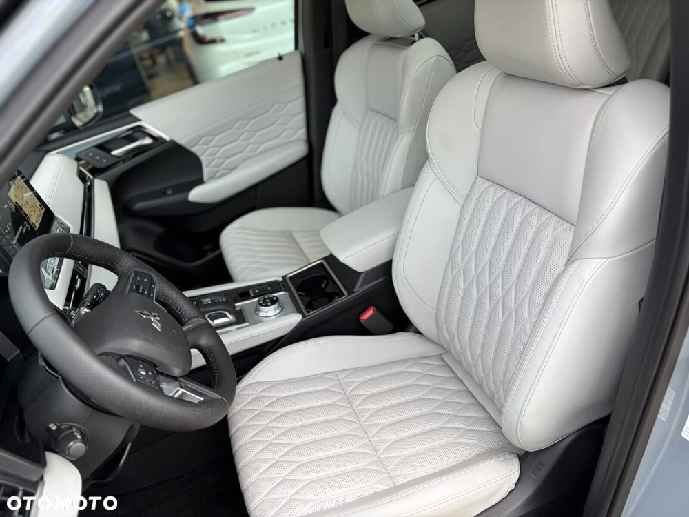 Mitsubishi Outlander - 14