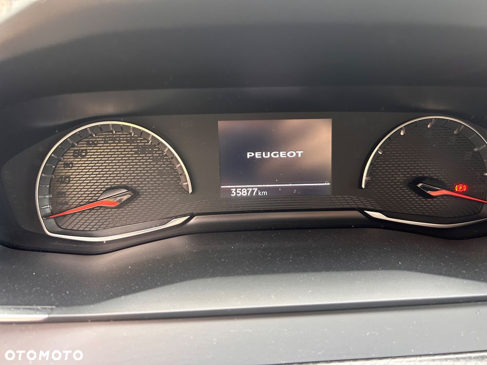 Peugeot 208 - 8