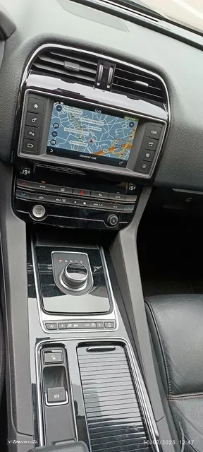 Jaguar F-Pace 2.0 i4D Prestige AWD Aut. - 13