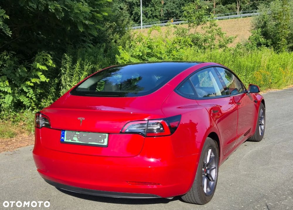 Tesla Model 3 - 3