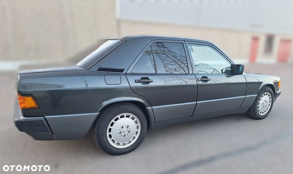 Mercedes-Benz W201 (190) - 2