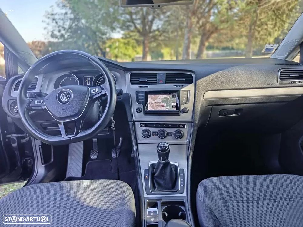 VW Golf 1.6 TDi Trendline BlueMotion - 23