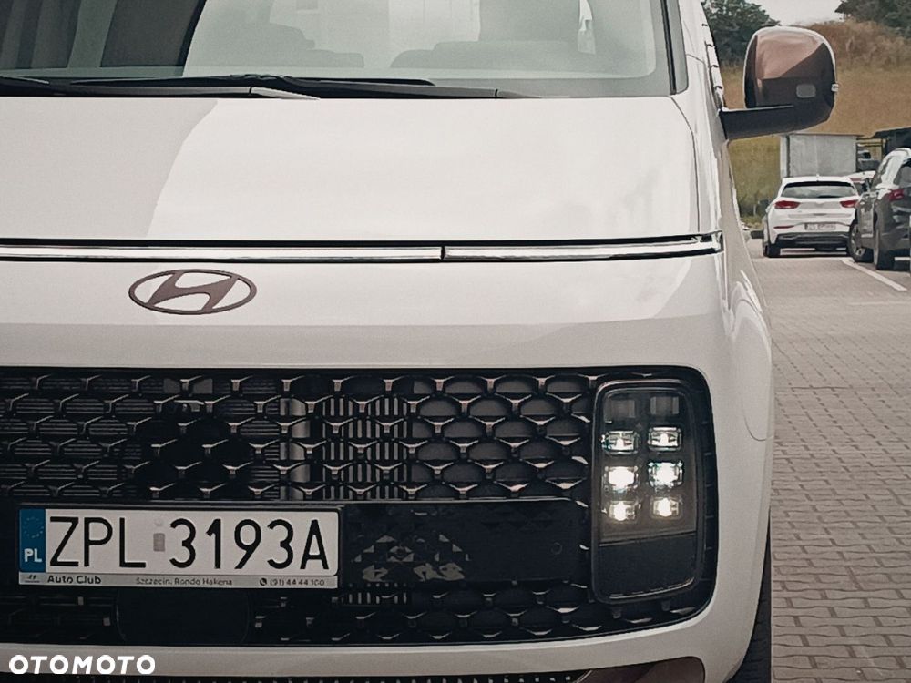 Hyundai Staria 1.6 T-GDI HEV Luxury - 9