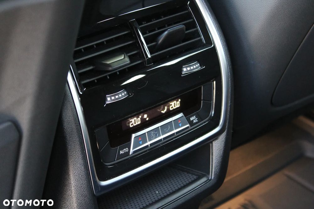 BMW X6 M50i - 34