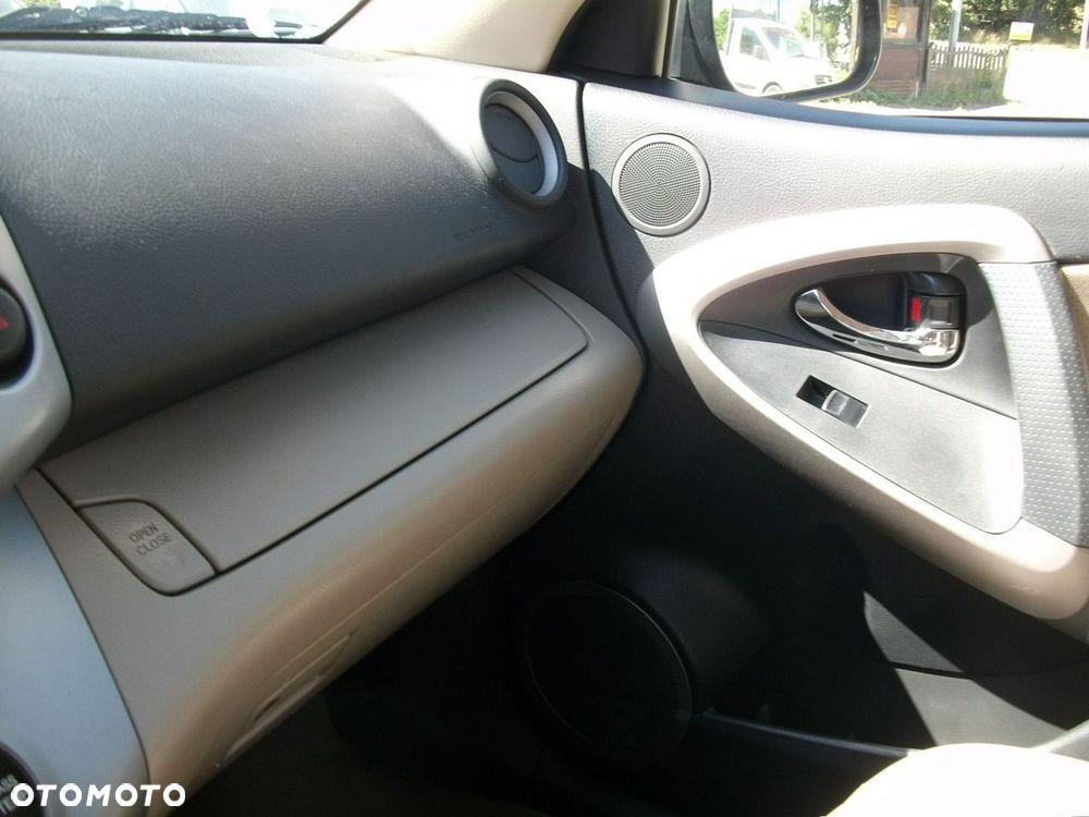 Toyota RAV4 - 11