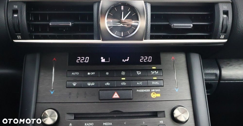 Lexus IS - 30