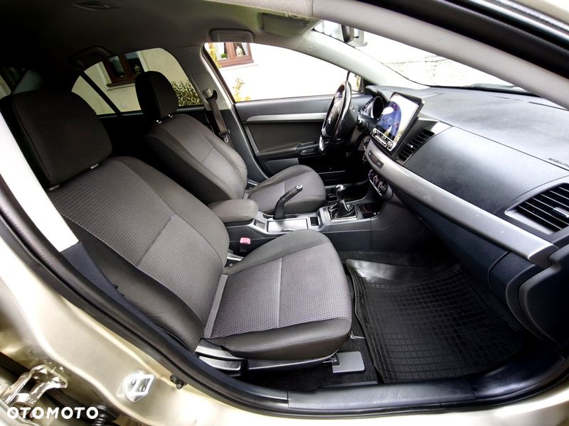Mitsubishi Lancer - 30