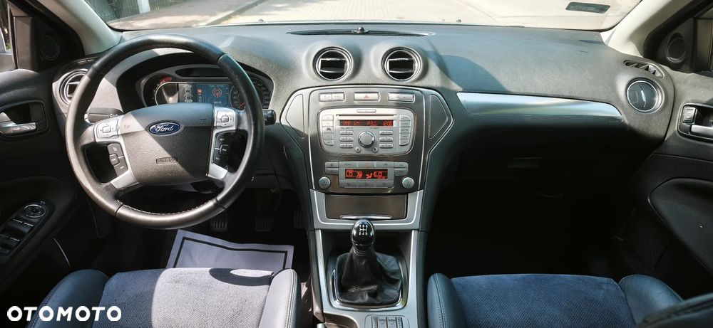 Ford Mondeo 2.0 Ghia - 10