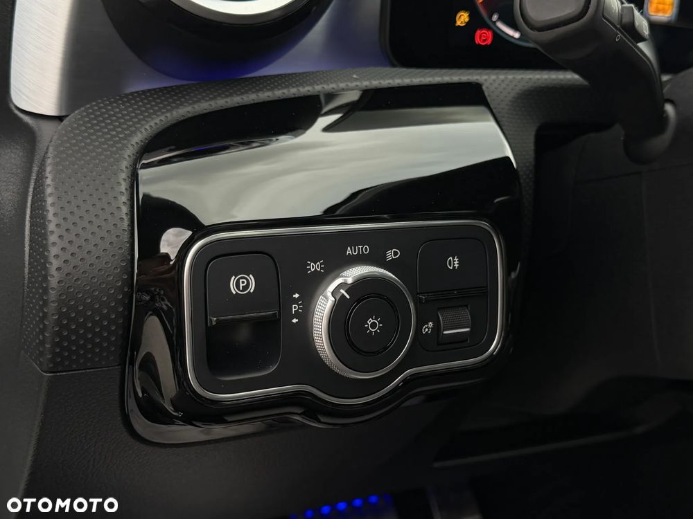 Mercedes-Benz CLA 250 4-Matic AMG Line 7G-DCT - 35