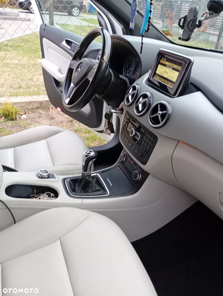 Mercedes-Benz Klasa B 180 CDI (BlueEFFICIENCY) - 4