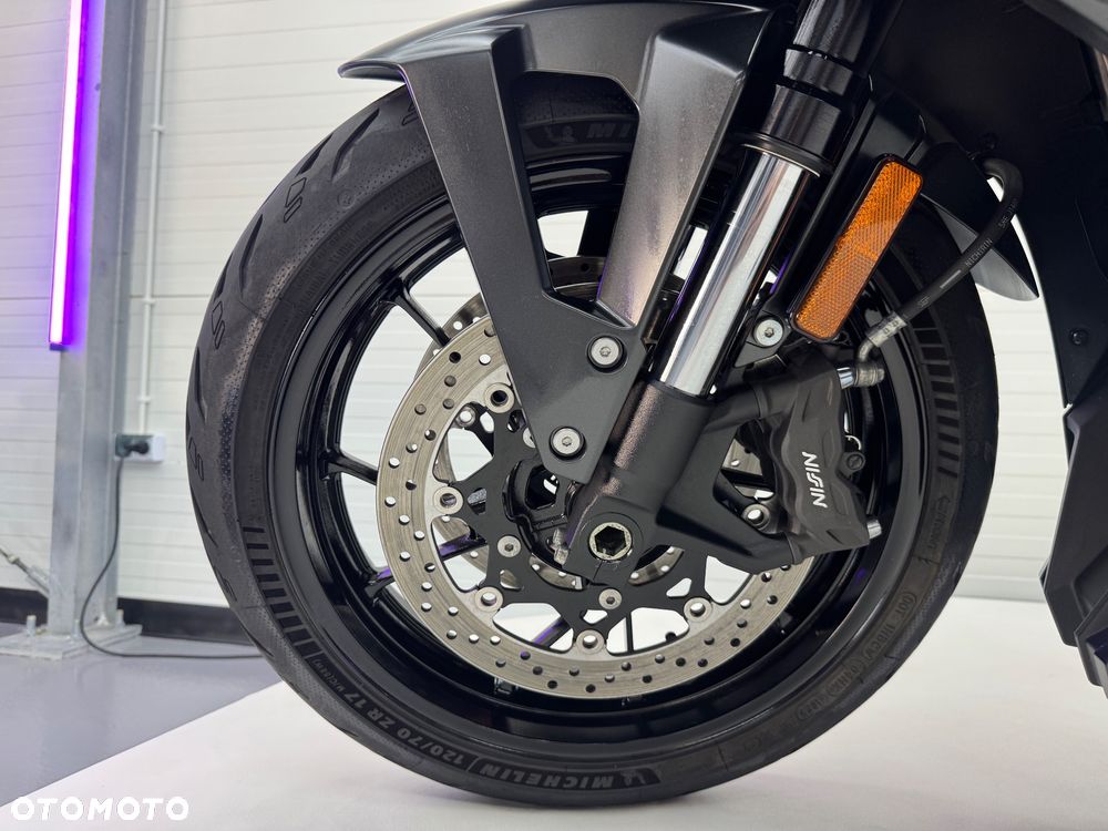 Suzuki GSX - 28