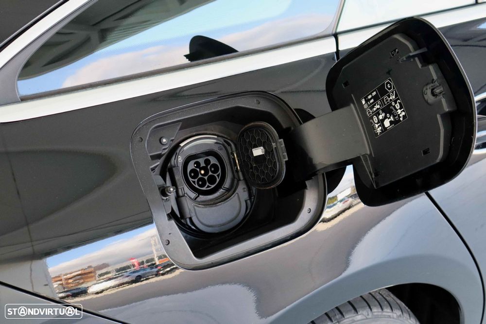 Mercedes-Benz CLA 250 e Shooting Brake AMG Line - 10