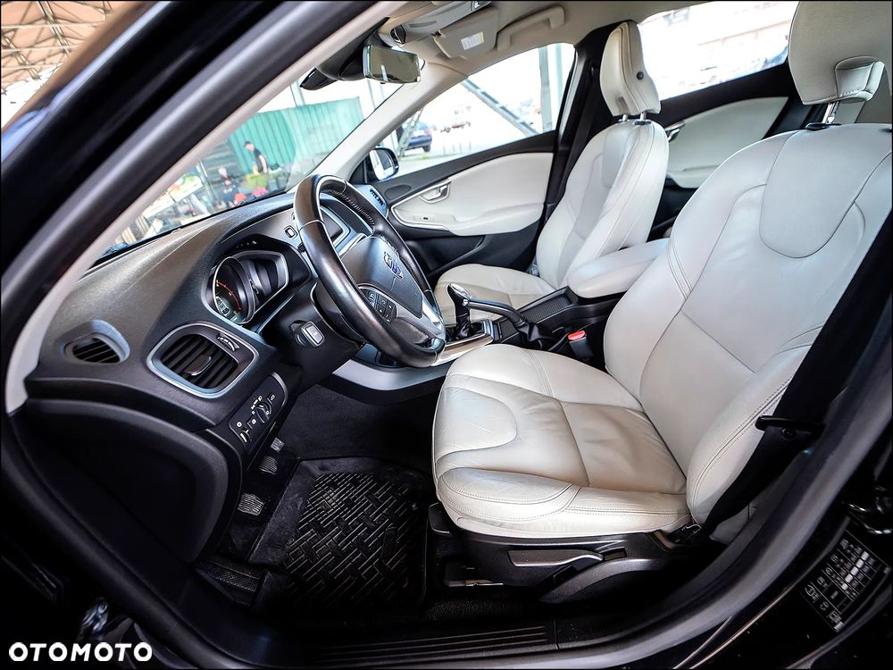 Volvo V40 D2 Summum - 33