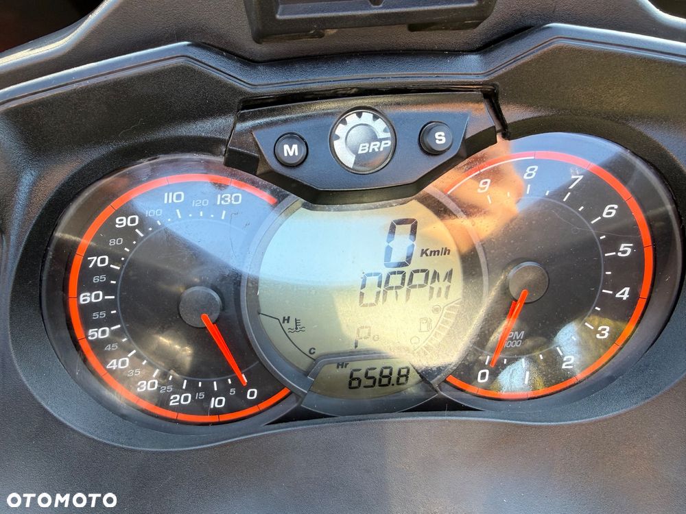 Can-Am Outlander - 12