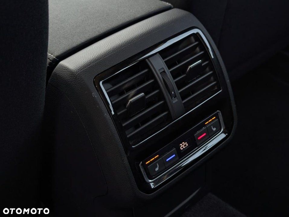 Volkswagen Passat - 33