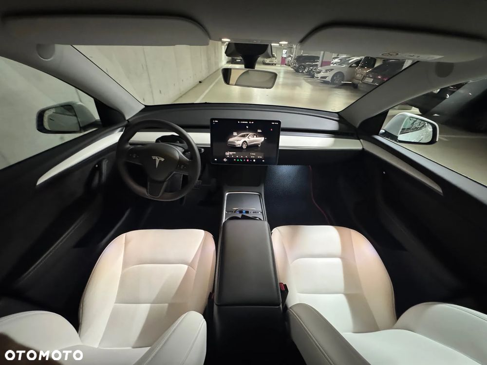 Tesla Y Long Range AWD - 14