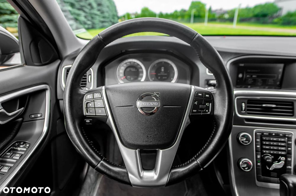 Volvo V60 D5 Geartronic Momentum - 26