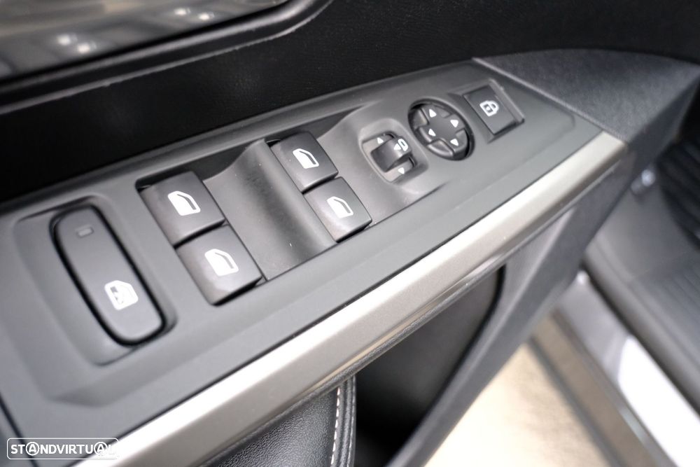Peugeot 3008 1.2 Hybrid Allure e-DCS6 - 17