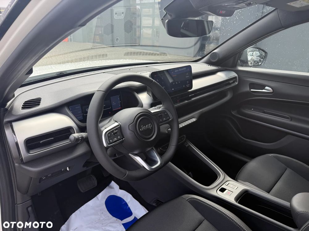 Jeep Avenger 1.2 T3 mHEV Black Edition FWD eDCT6 - 9