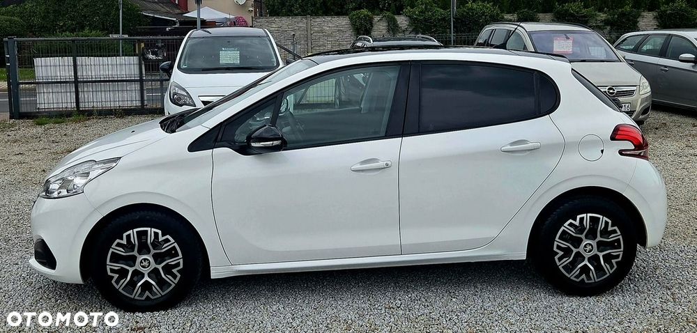 Peugeot 208 1.6 BlueHDi Allure S&S - 23