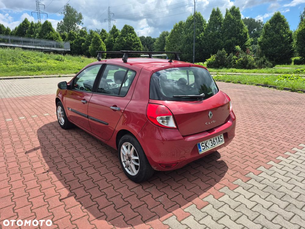 Renault Clio 1.2 16V Authentique - 9