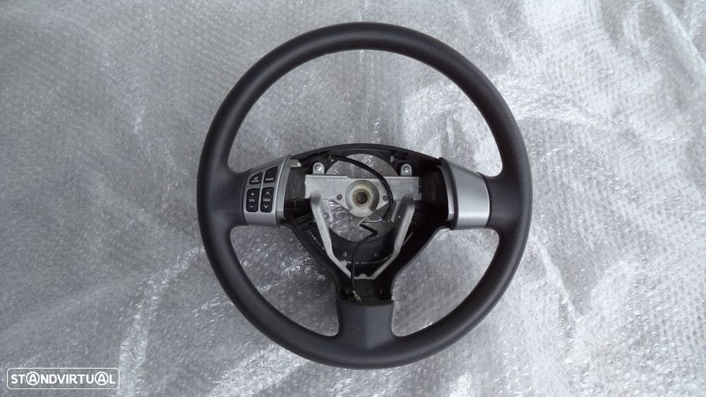 Volante Suzuki Swift ano 2006 com comandos em muito bom estado - 1