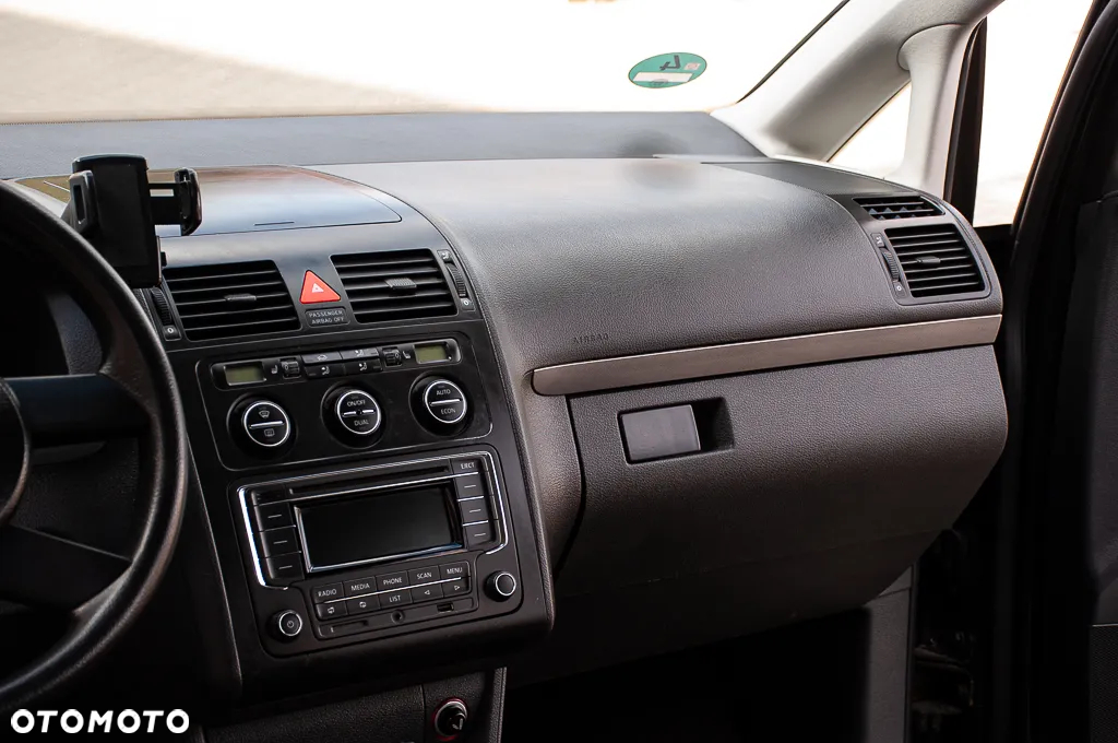 Volkswagen Touran - 27