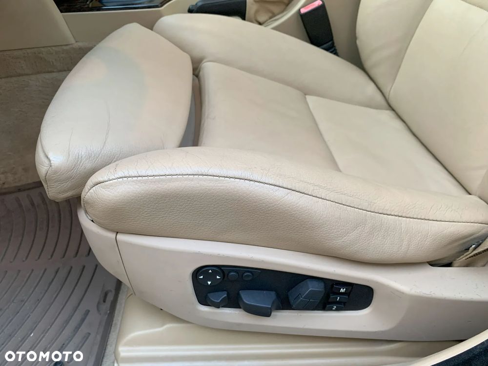 BMW Seria 5 530xi Touring - 28