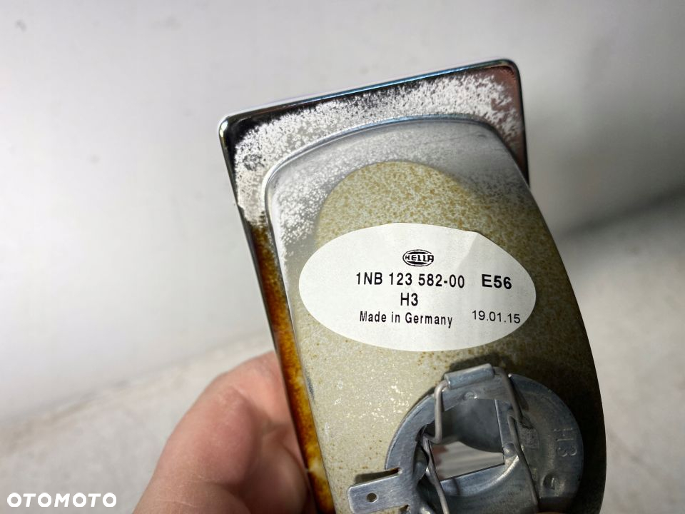 HALOGEN PRAWY BMW3 E30 1983-1987 - NOWY HELLA - 3