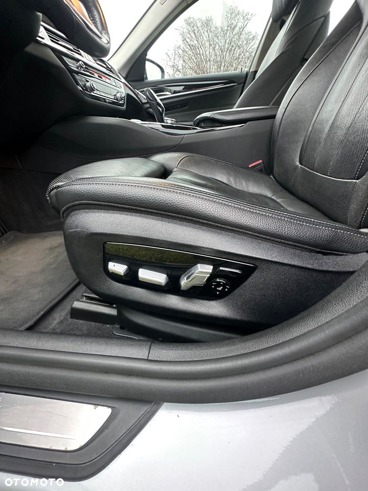 BMW Seria 5 530i xDrive Luxury Line - 11