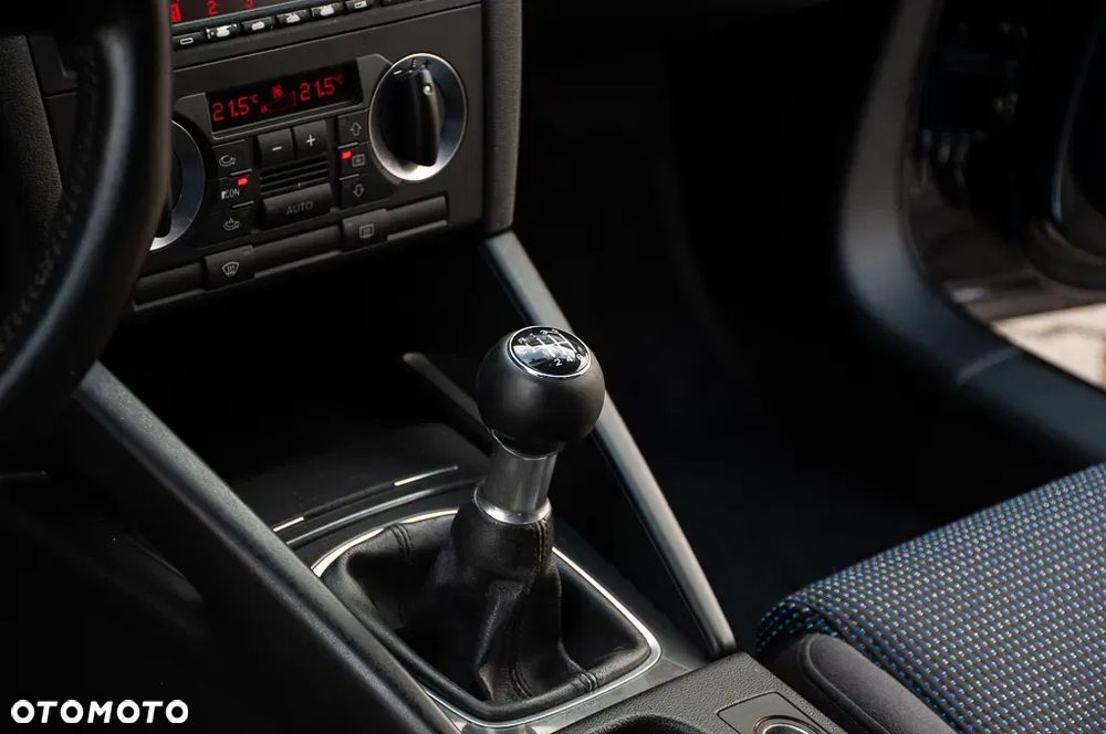 Audi A3 3-drzwiowe 2.0 FSI Attraction - 29
