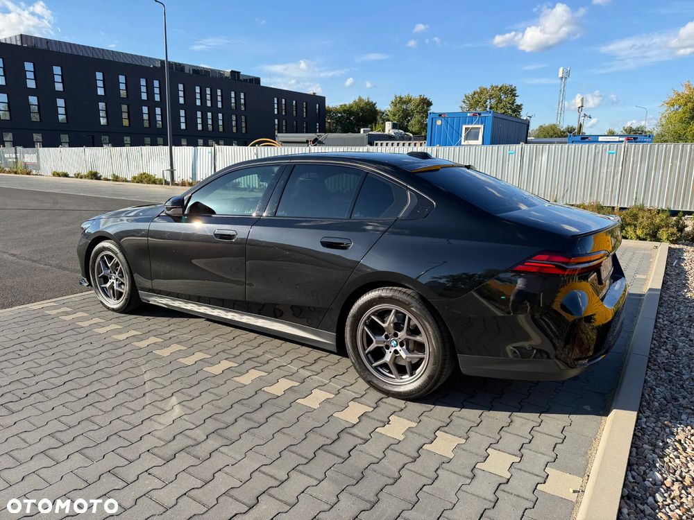 BMW Seria 5 520d mHEV - 4
