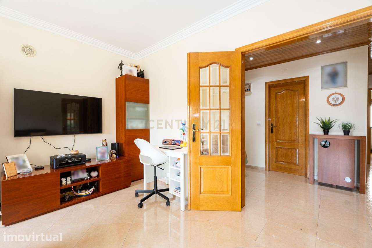 * ESPECTACULAR APARTAMENTO T2 COM VARANDA E BOX * - Grande imagem: 4/36