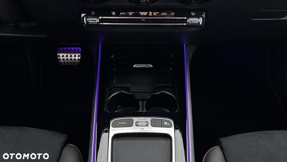 Mercedes-Benz GLB 200 AMG Line 7G-DCT - 21