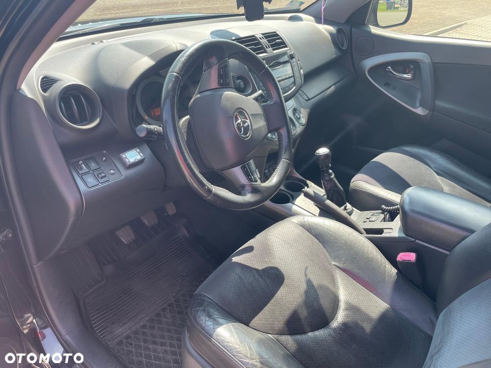 Toyota RAV4 - 9