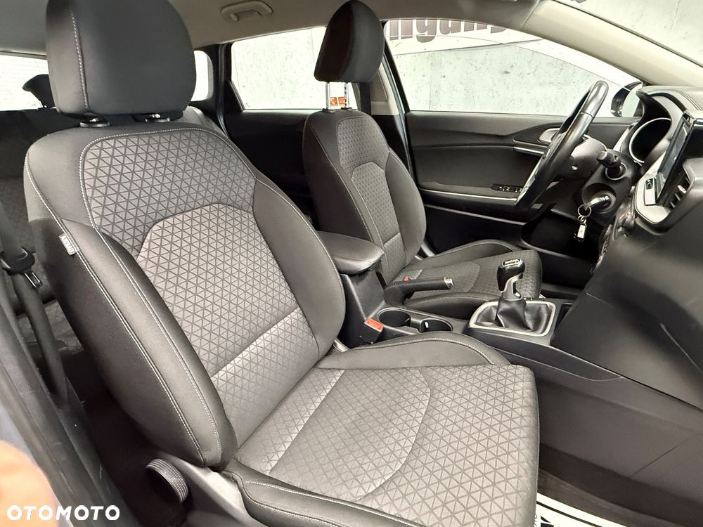 Kia Ceed - 10
