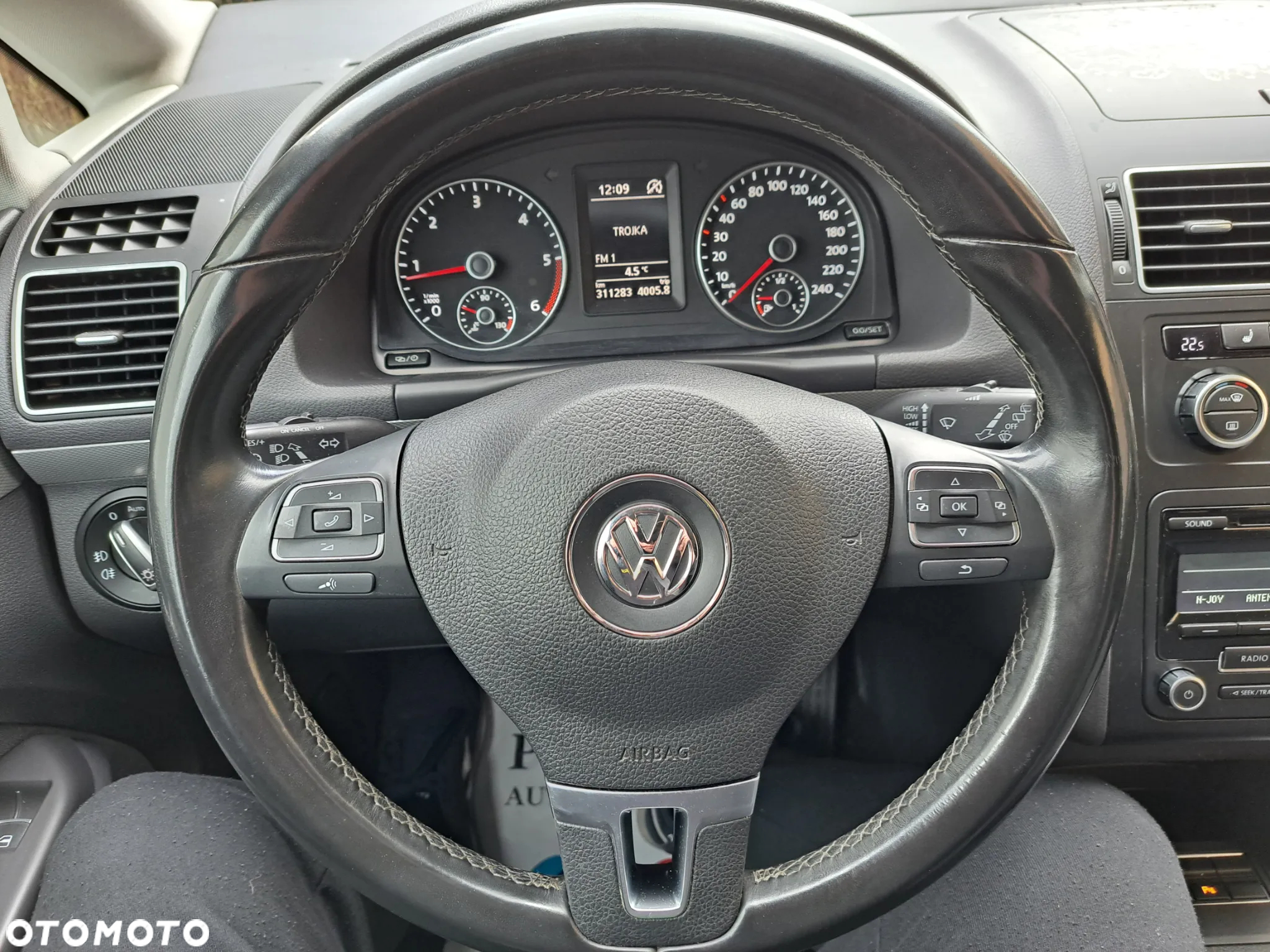Volkswagen Touran - 16