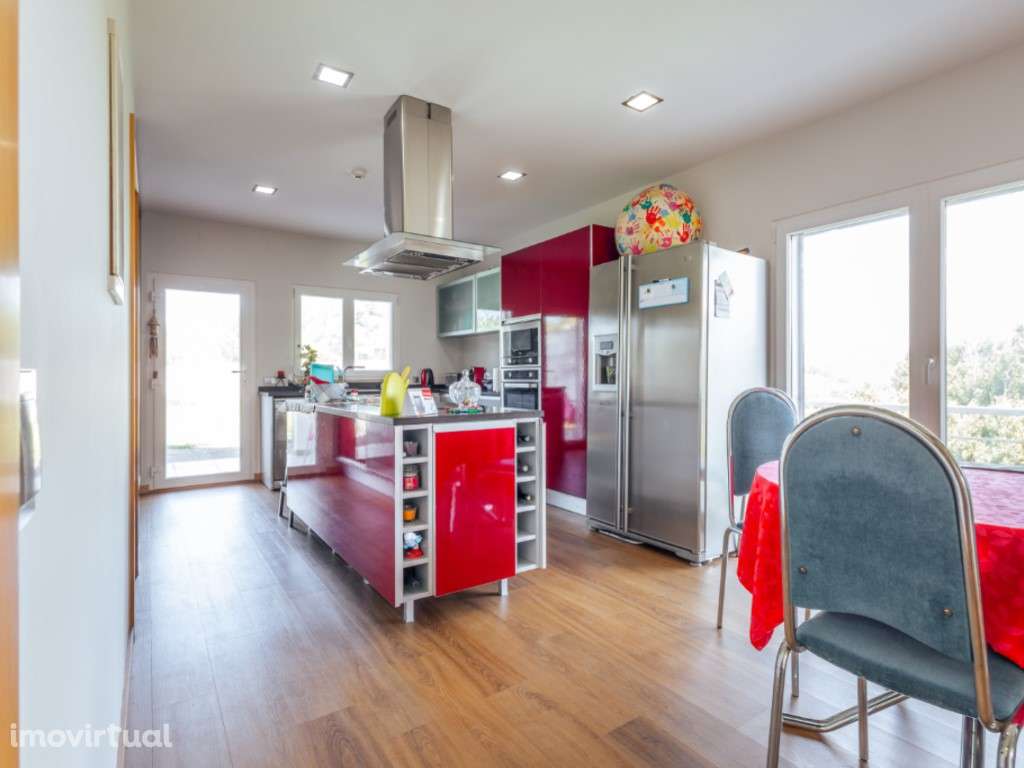 Moradia M6 com Garagem, Buarcos, Figueira da Foz! - Grande imagem: 4/37