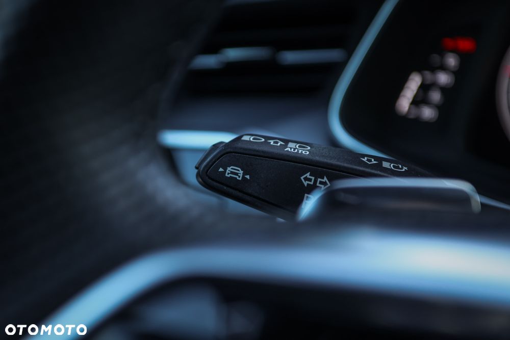 Audi A6 Avant 40 TDI quattro S tronic S line - 35