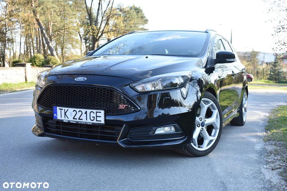 Ford Focus 2.0 EcoBoost ST mit Leder-Sport-Paket - 16