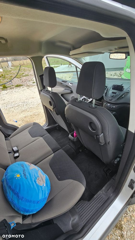 Ford Tourneo Courier - 21